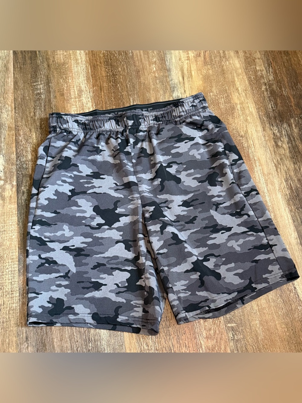90 Degree By Reflex Men's Gray Camo Performance Shorts